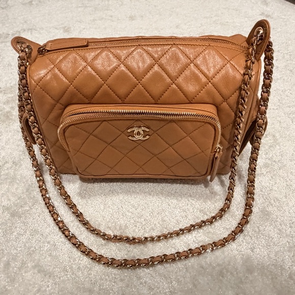 NEW CHANEL 24K Multi-Pocket Camera Bag in Caramel SZ Medium - Picture 3 of 13